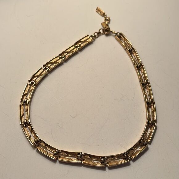 Monet Vintage Gold Tone Rectangle Linked Choker Necklace K725 - Picture 7 of 7